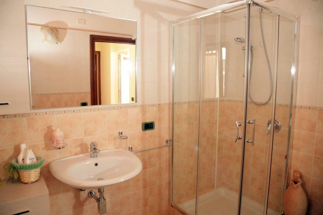 L'Isola Felice Apartment Monserrato Luaran gambar