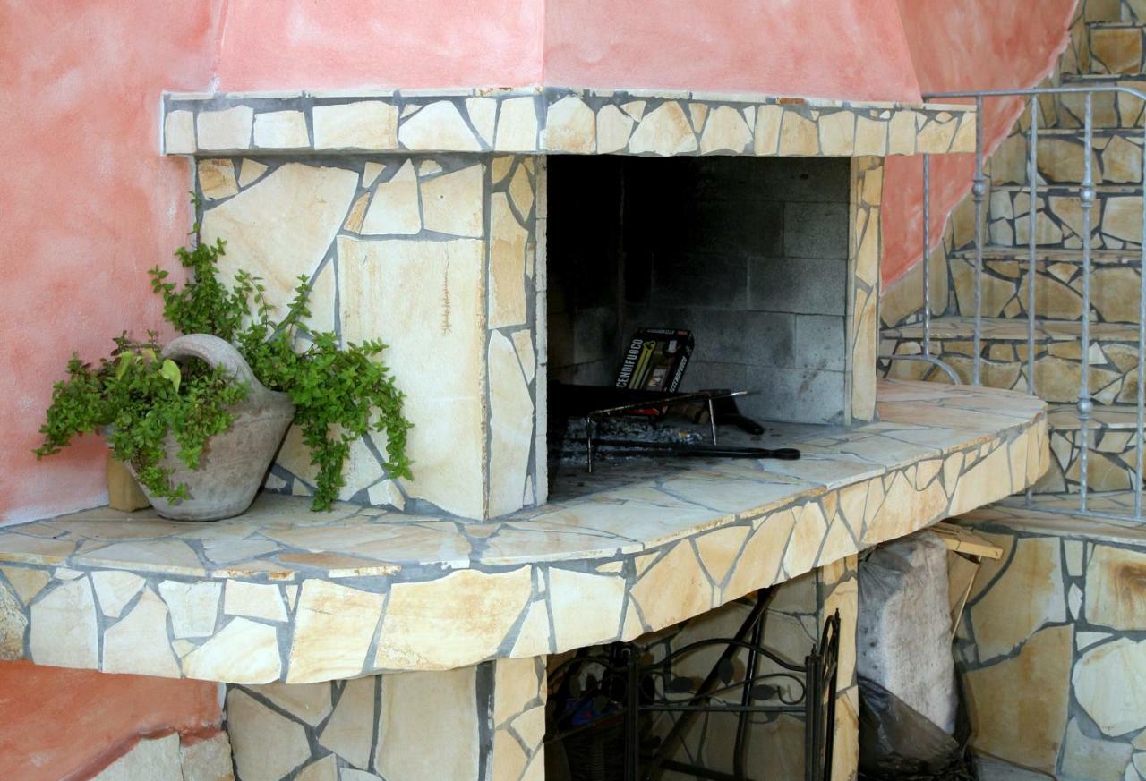 L'Isola Felice Apartment Monserrato Luaran gambar