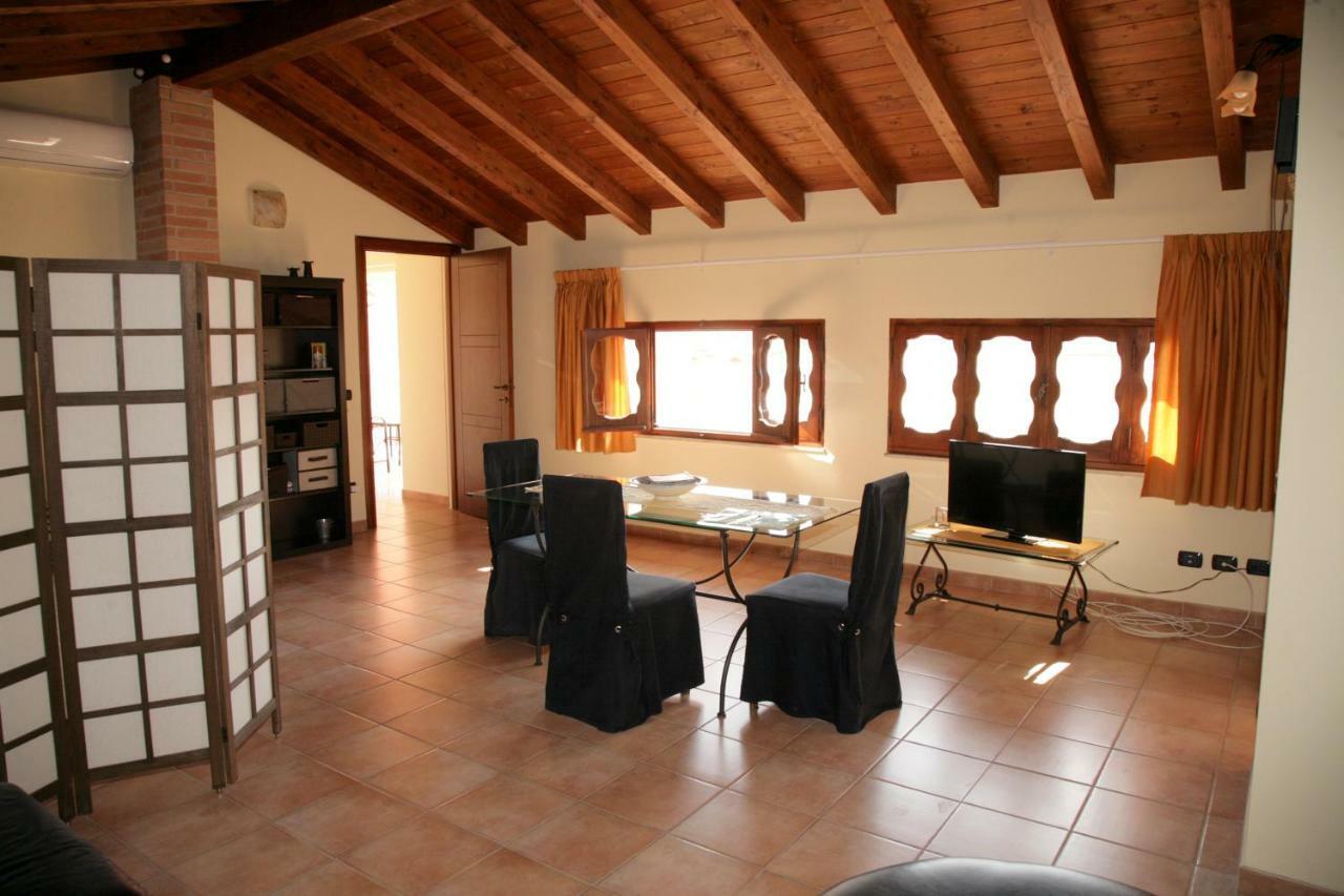 L'Isola Felice Apartment Monserrato Luaran gambar