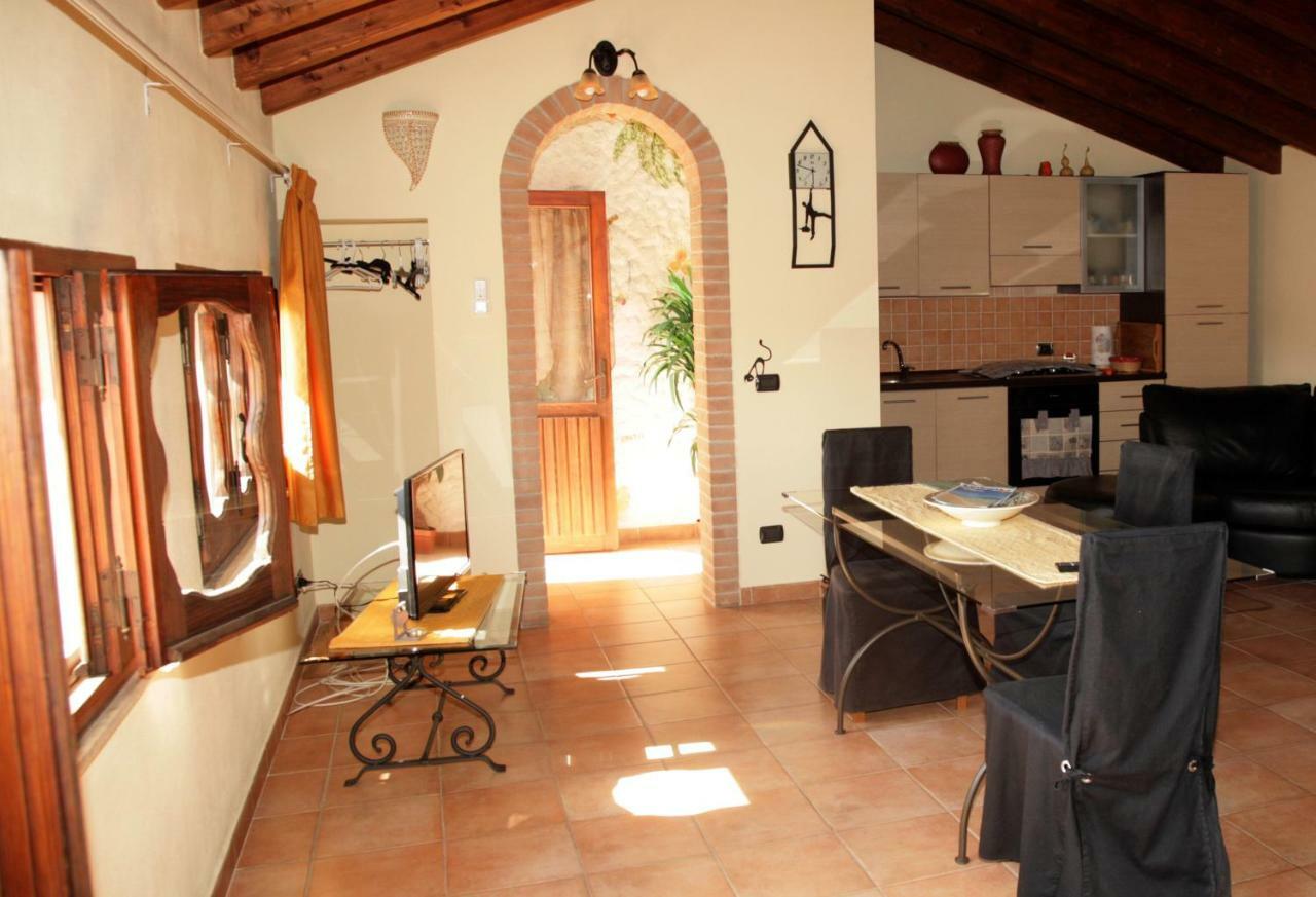 L'Isola Felice Apartment Monserrato Luaran gambar