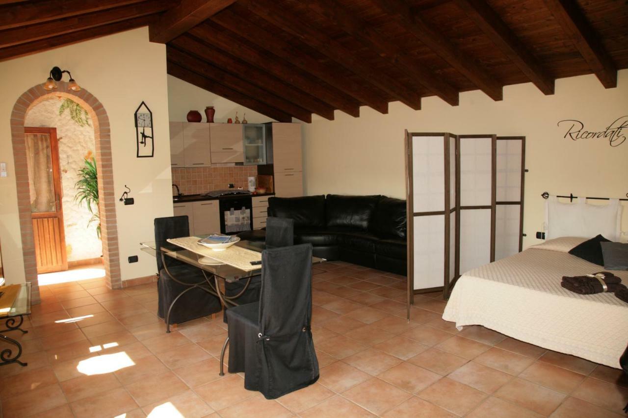 L'Isola Felice Apartment Monserrato Luaran gambar