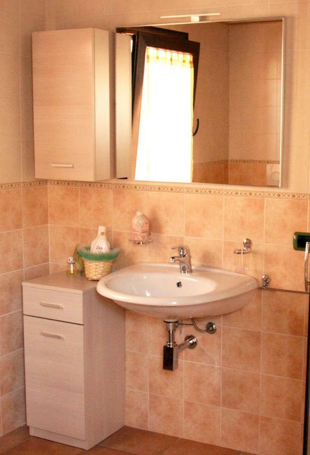 L'Isola Felice Apartment Monserrato Luaran gambar