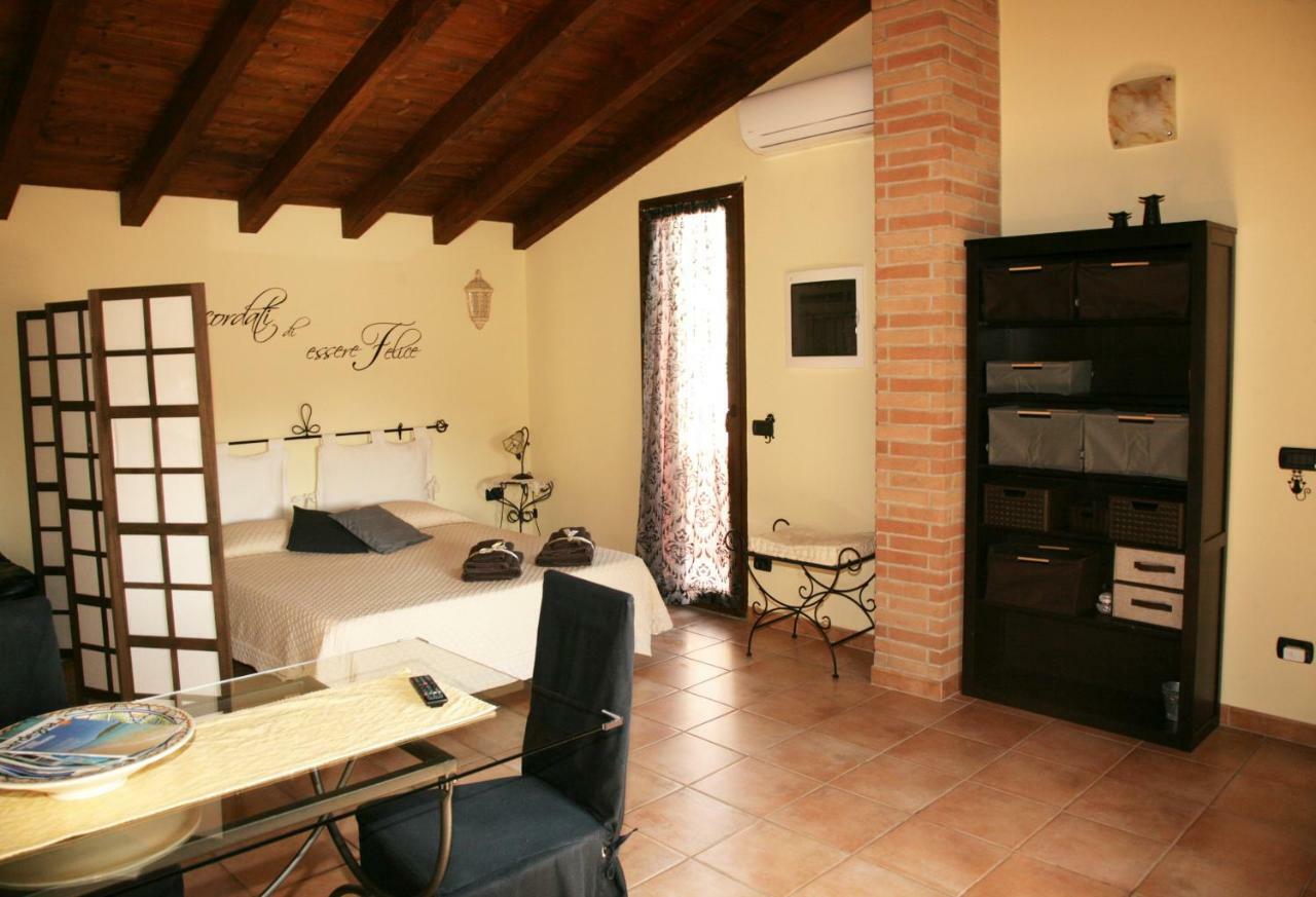 L'Isola Felice Apartment Monserrato Luaran gambar