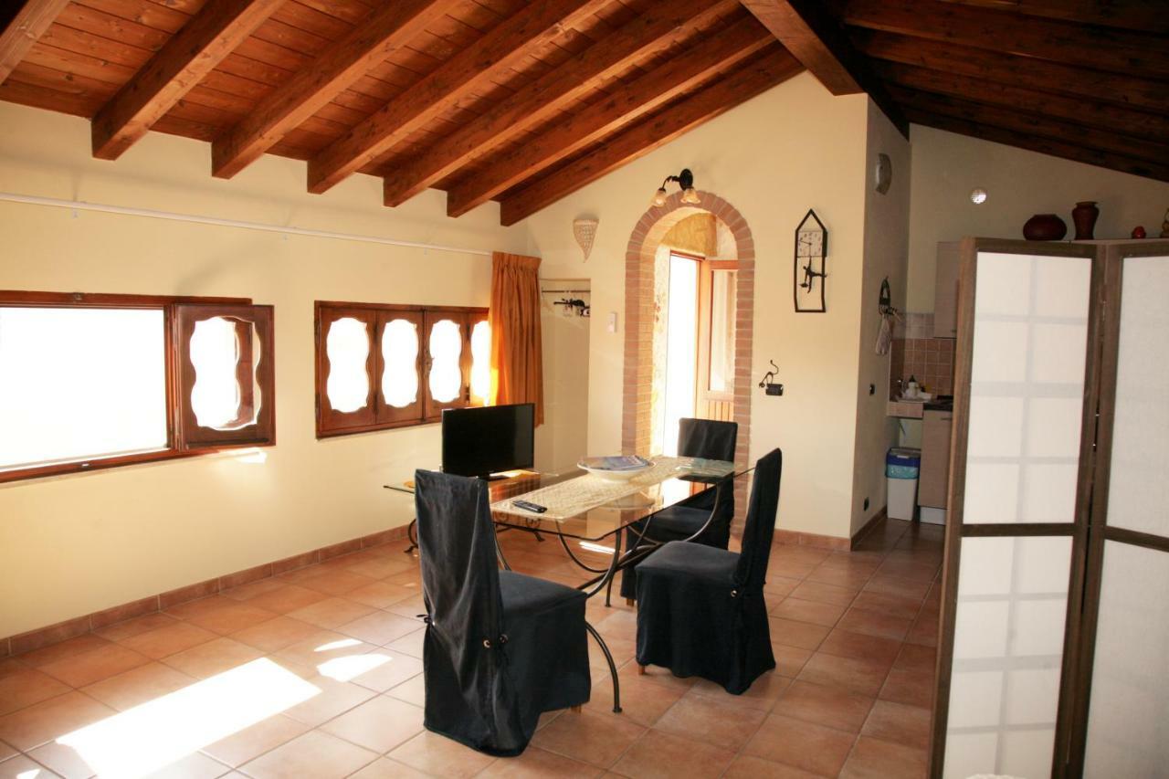 L'Isola Felice Apartment Monserrato Luaran gambar